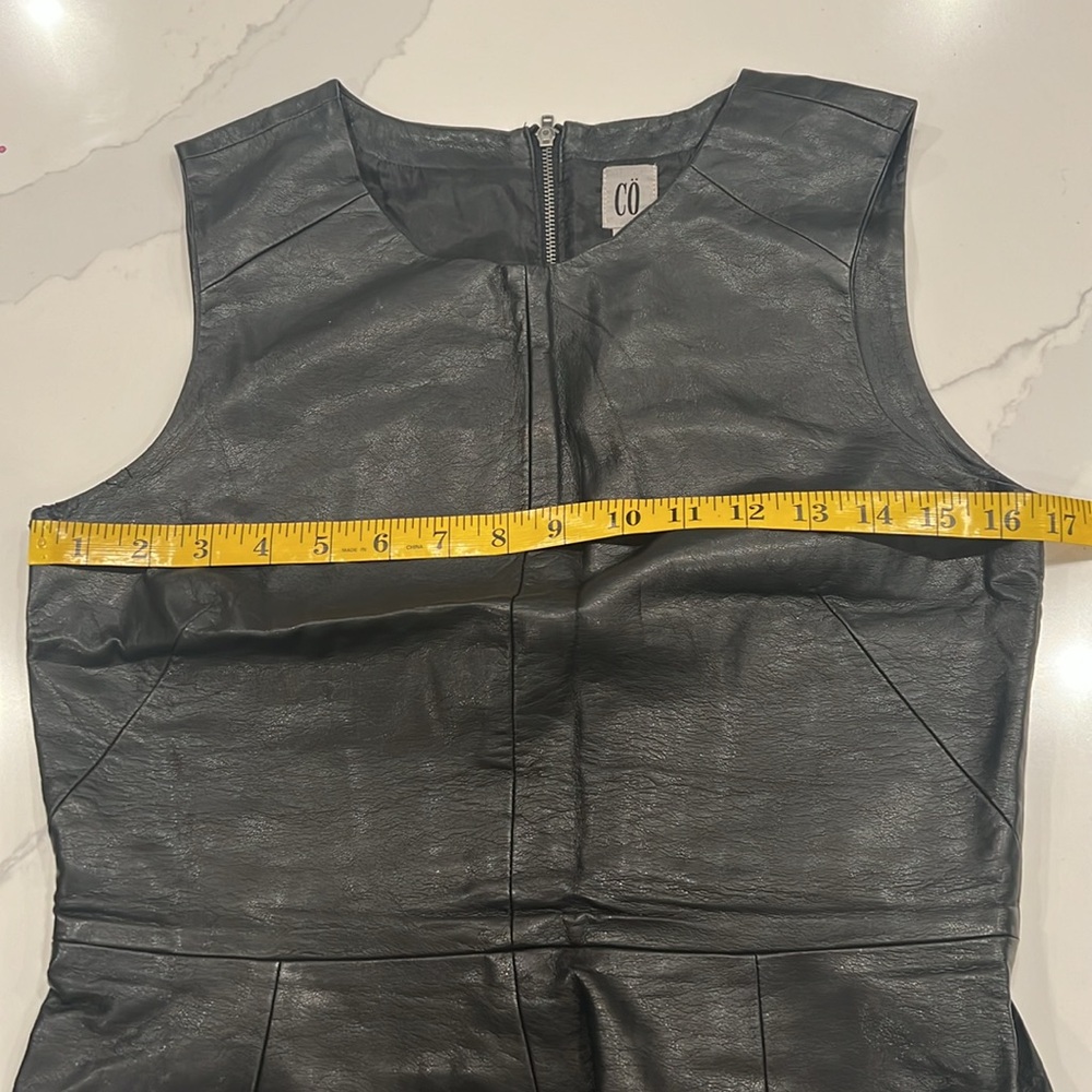 CÖ Faux Leather Peplum Sleeveless Top, S‎ - Picture 9 of 11
